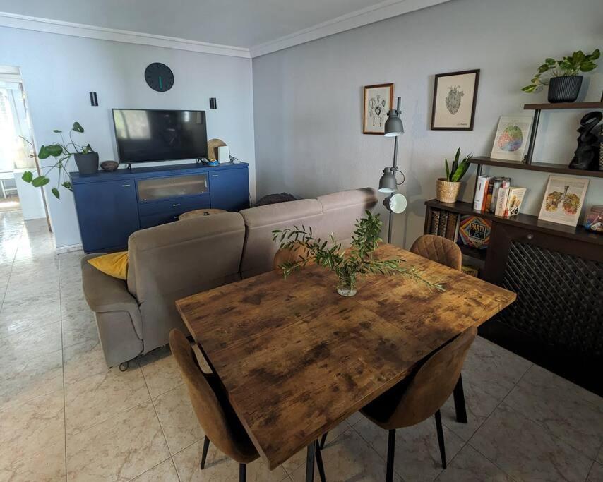 Acogedor Apartamento Y Parking Madrid Esterno foto