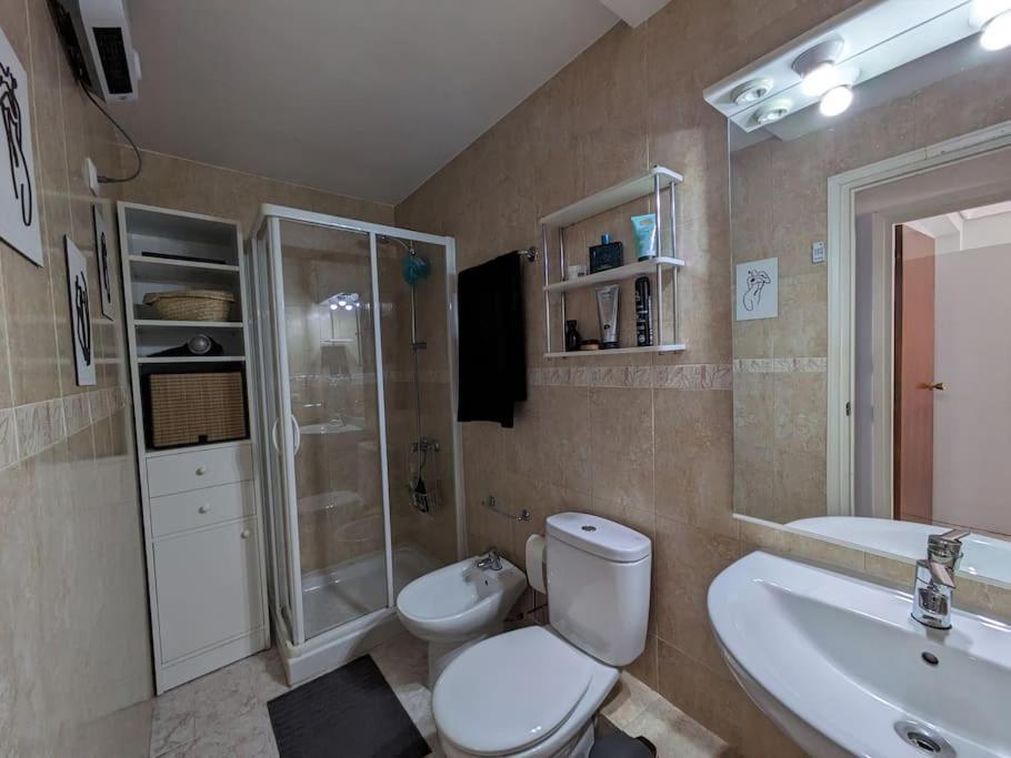 Acogedor Apartamento Y Parking Madrid Esterno foto